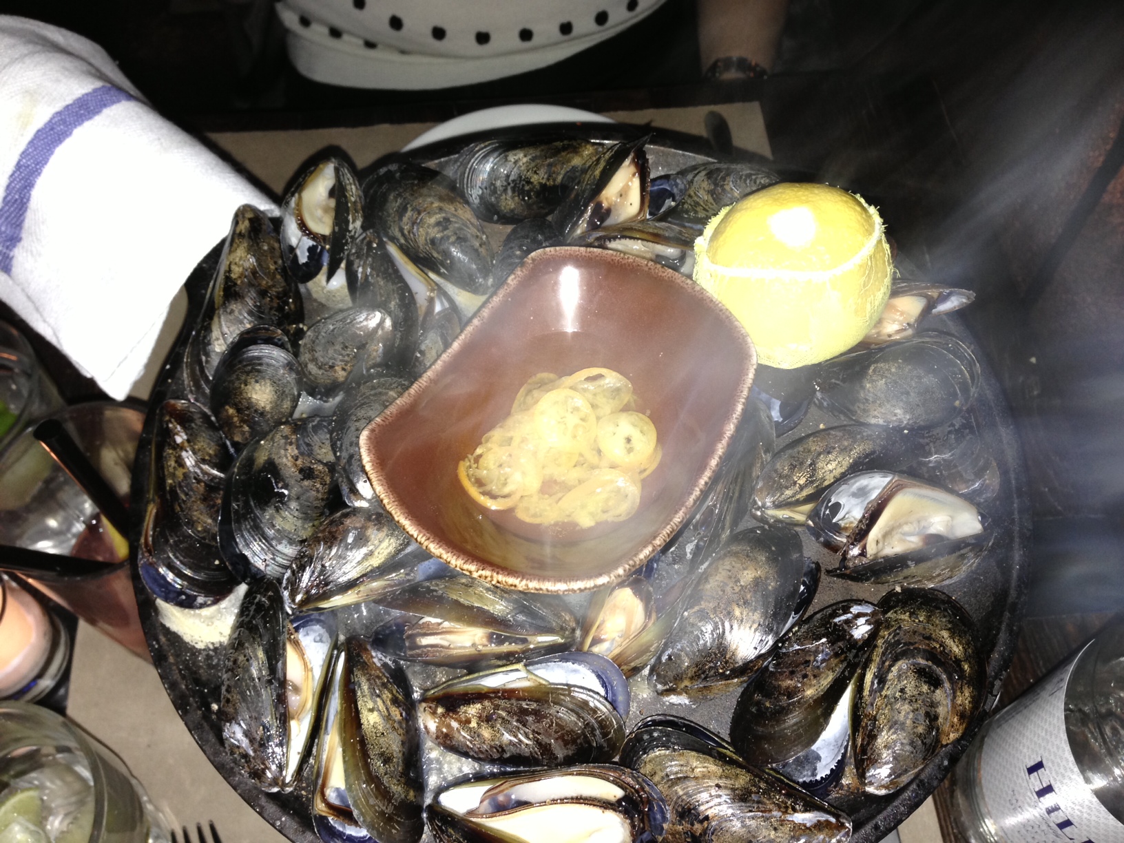 Dish Spotting: Willow Road’s Mussels A la Plancha