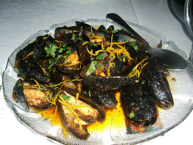 Sexy Steamed Mussels with Citrus & Prosecco